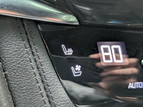 Used 2022 Cadillac XT6 Premium Luxury w/ Technology Package image 33