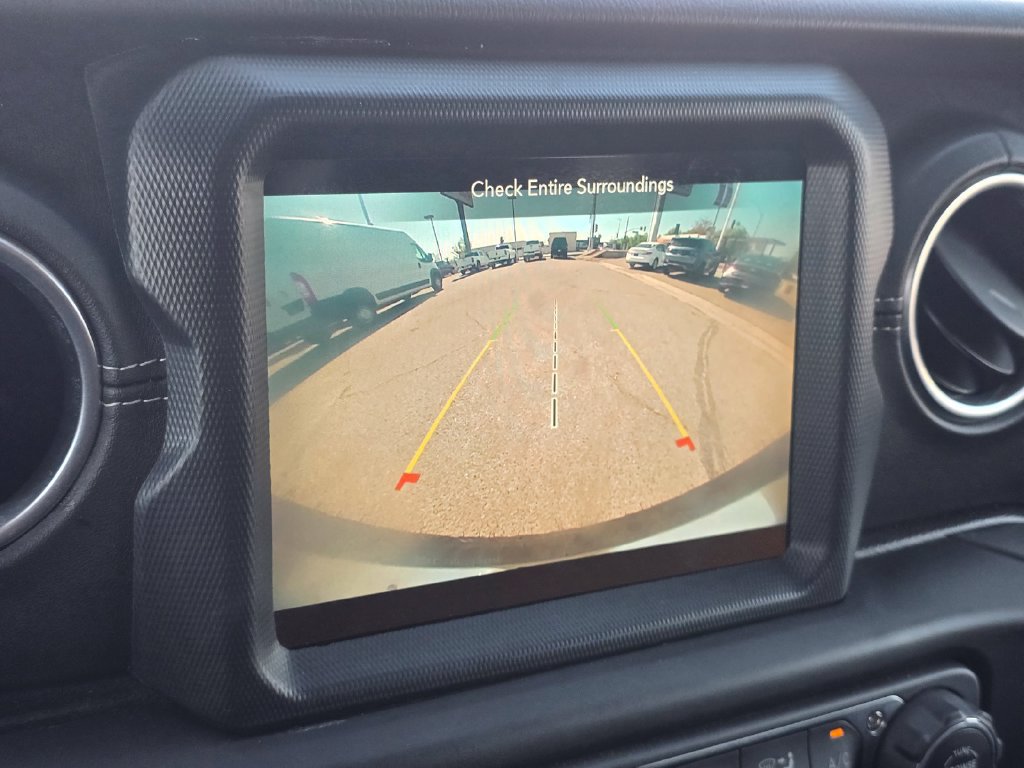 Used 2020 Jeep Wrangler Unlimited Sahara AWD/4WD image 27