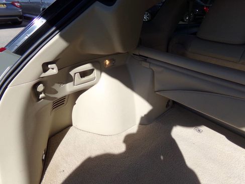 Used 2015 Toyota Venza Limited image 40