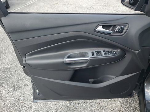 Used 2017 Ford Escape Titanium FWD image 11