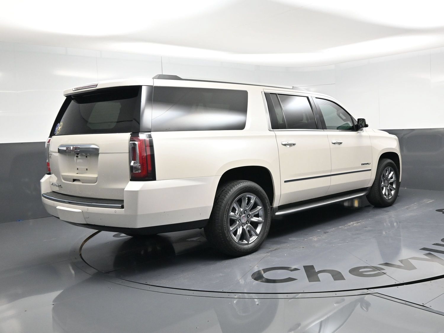 Used 2015 GMC Yukon XL Denali w/ Open Road Package AWD/4WD image 17
