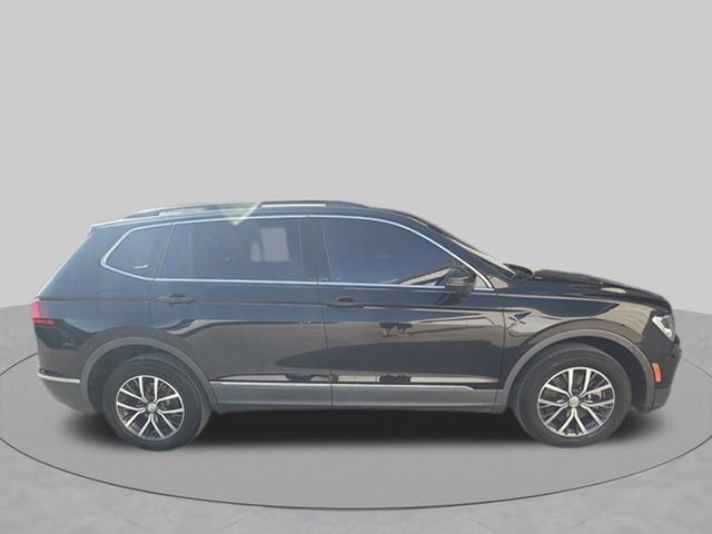Used 2020 Volkswagen Tiguan SE w/ Panoramic Sunroof Package AWD/4WD image 2