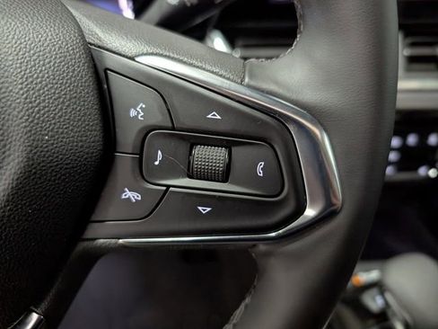 Used 2025 Chevrolet Trax ACTIV w/ Sunroof Package image 18