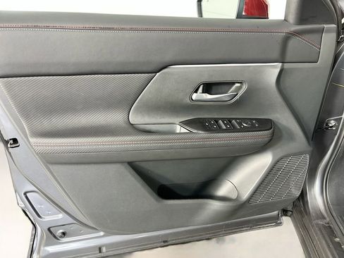 Used 2025 Nissan Kicks SR FWD image 25