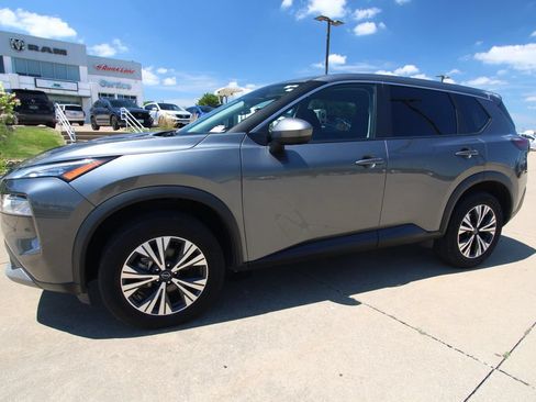 Used 2023 Nissan Rogue SV AWD/4WD image 16