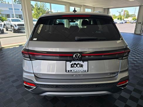New 2026 Volkswagen Taos SE AWD/4WD image 4