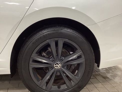 Used 2024 Volkswagen Jetta SE w/ Black Wheel Package image 21