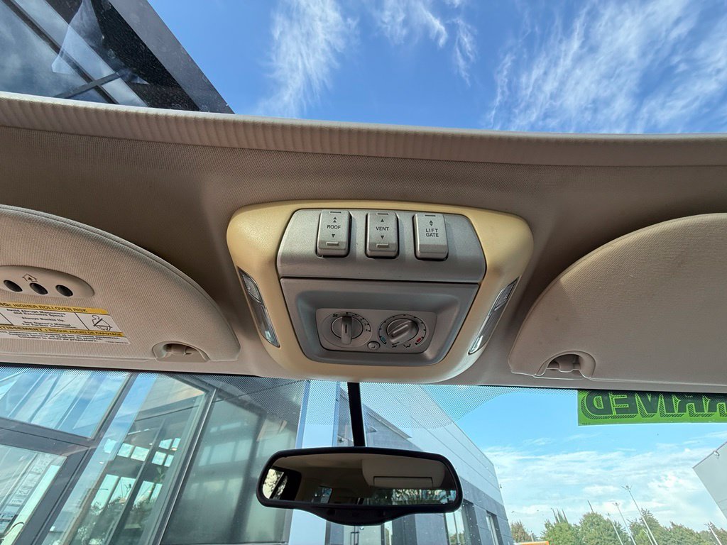 Used 2005 Lincoln Navigator Ultimate AWD/4WD image 33