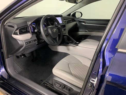 Used 2022 Toyota Camry SE image 30