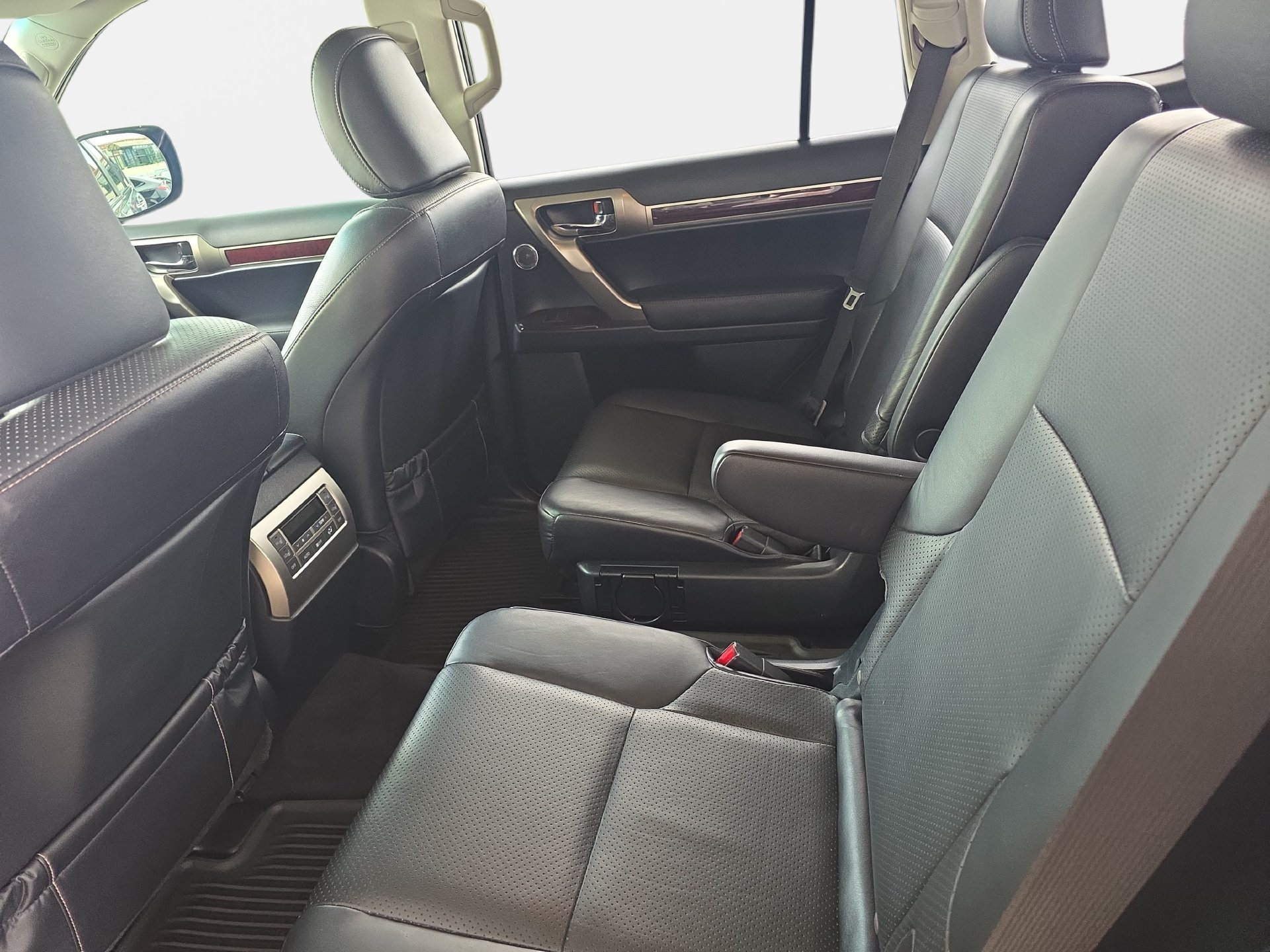 Used 2017 Lexus GX 460 Luxury w/ Preferred Accessory Package AWD/4WD image 13