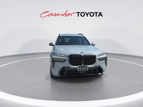 Used 2023 BMW X7 xDrive40i w/ Executive Package image 3