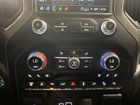 Used 2022 GMC Sierra 2500 Denali w/ Denali Black Diamond Edition AWD/4WD image 19