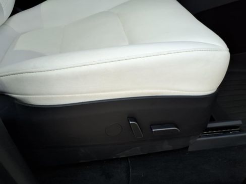 Used 2023 Tesla Model Y Performance AWD/4WD image 12