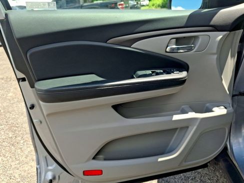 Used 2020 Honda Pilot EX image 17