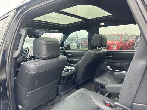 Used 2024 Toyota Sequoia Platinum AWD/4WD image 9