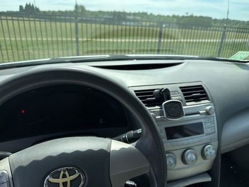 Used 2010 Toyota Camry LE image 5