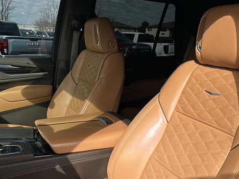 Certified 2022 Cadillac Escalade Sport w/ LPO, ONYX Package image 17