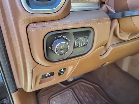 Used 2019 RAM 1500 Laramie Longhorn image 14