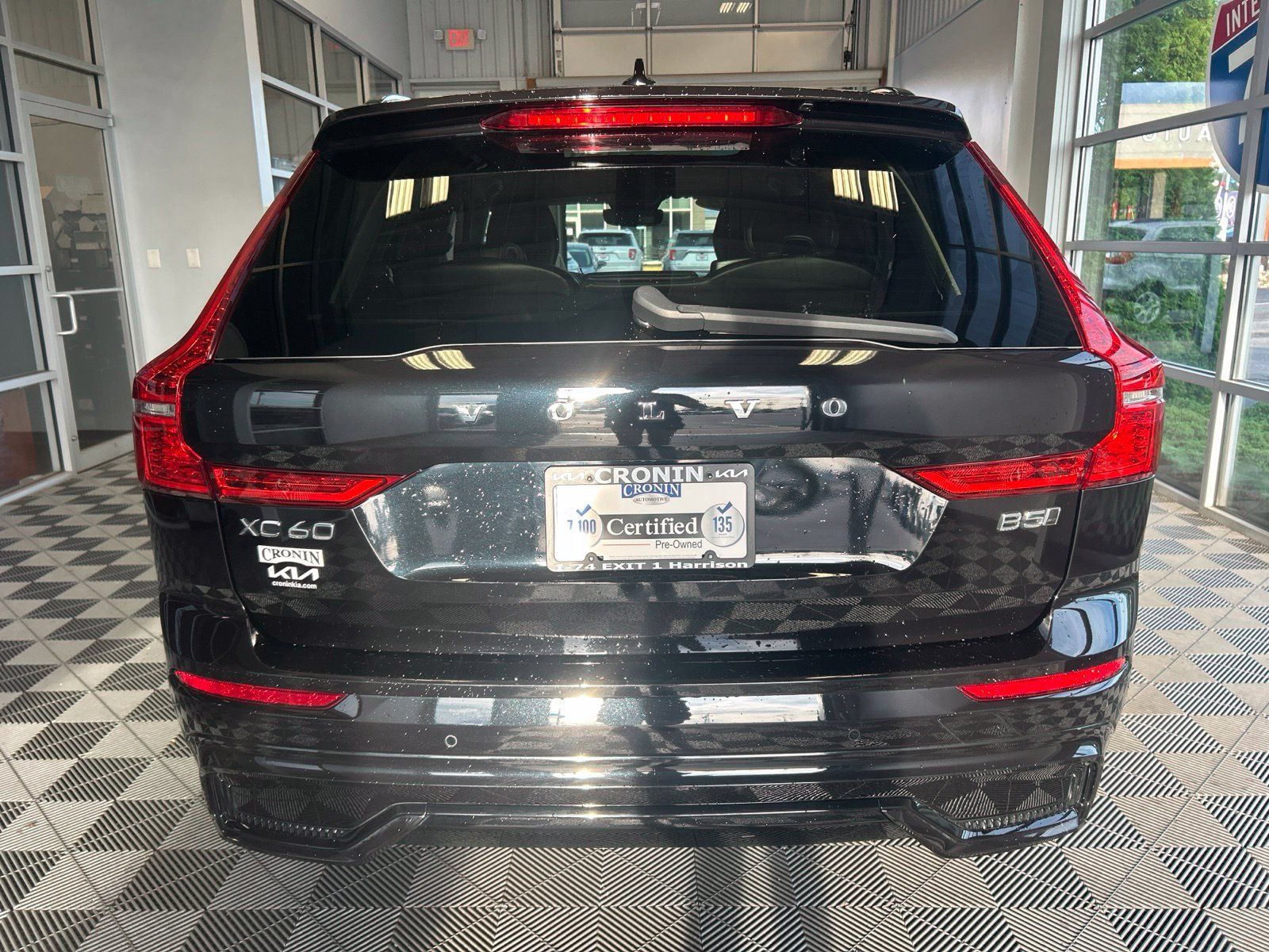 Used 2025 Volvo XC60 B5 Plus AWD/4WD image 5