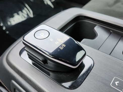 Used 2023 Nissan Ariya FWD image 39