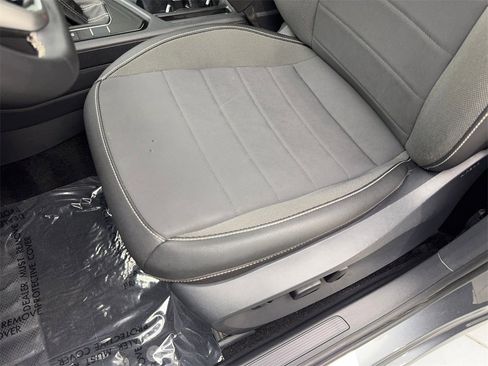 Used 2024 Volkswagen Taos SE image 30