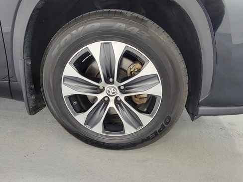 Used 2021 Toyota Highlander XLE image 10