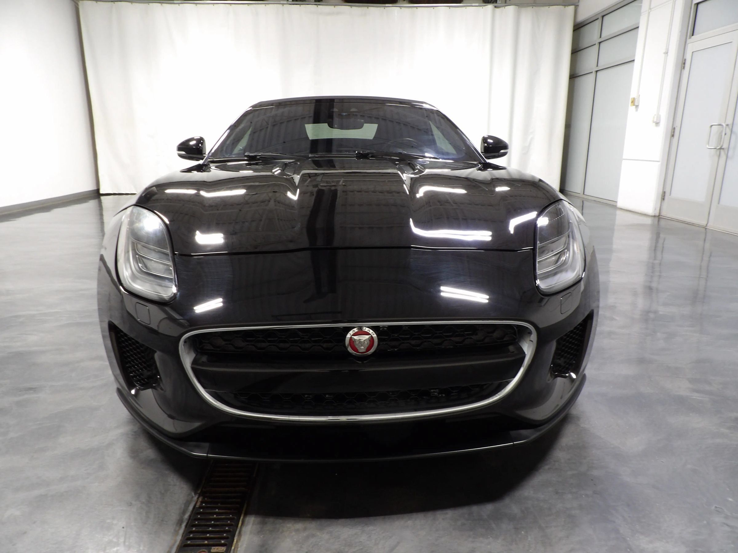 Used 2020 Jaguar F-TYPE Convertible RWD image 6
