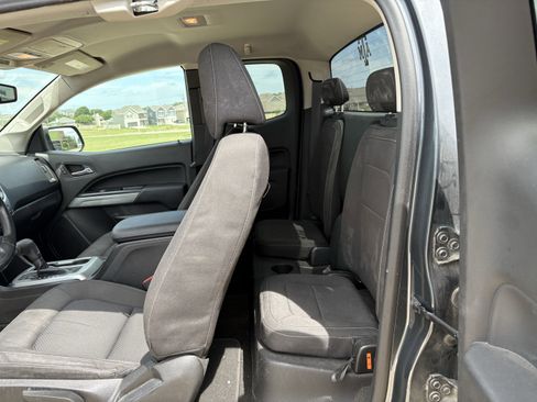 Used 2015 Chevrolet Colorado LT w/ LT Convenience Package RWD image 9