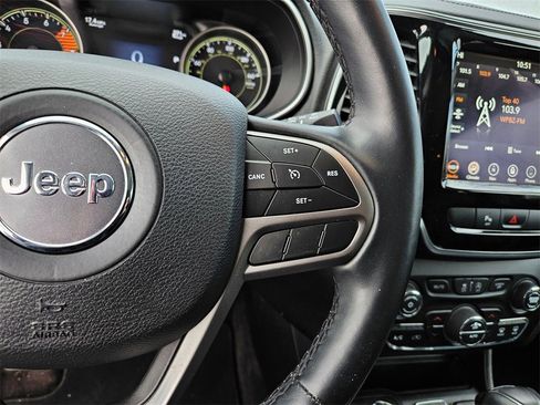 Used 2019 Jeep Cherokee Limited image 12