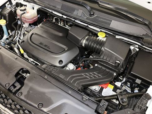 Used 2025 Chrysler Pacifica Select FWD image 36