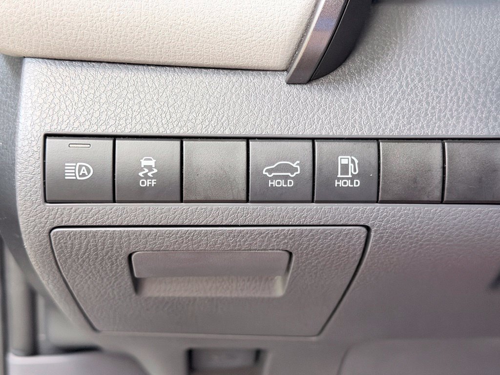Used 2020 Toyota Camry SE FWD image 39