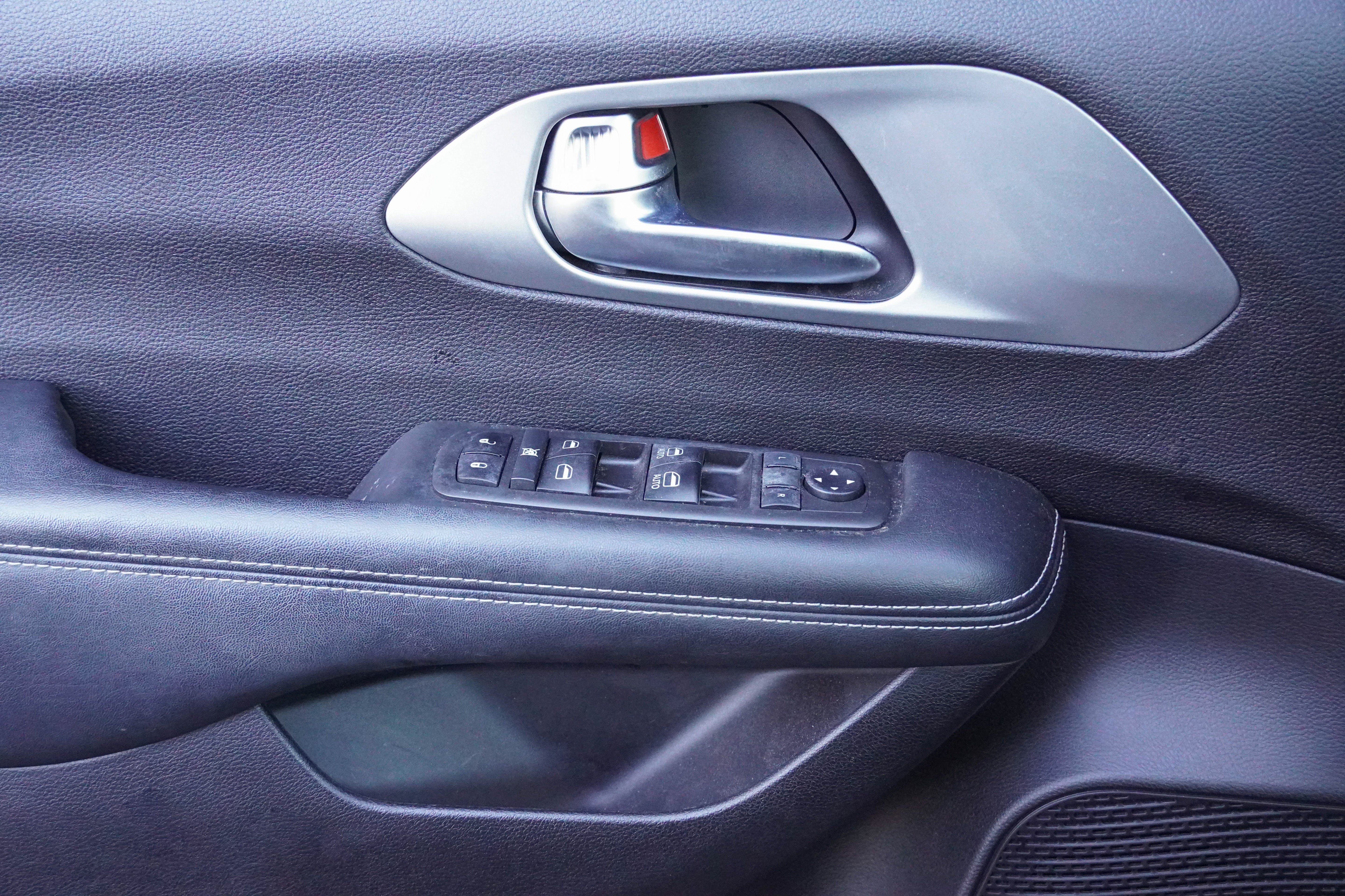 Used 2021 Chrysler Pacifica Touring w/ S Appearance Package FWD image 15