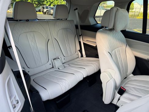 Used 2020 BMW X7 xDrive40i w/ Luxury Seating Package image 22