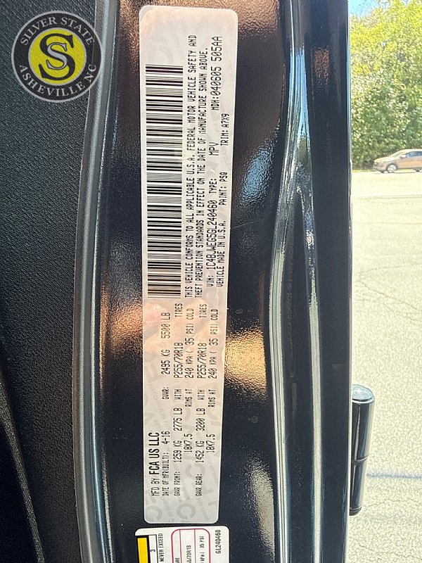 Used 2016 Jeep Wrangler Unlimited Sahara w/ Connectivity Group AWD/4WD image 25