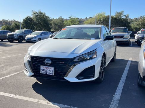 Used 2024 Nissan Altima 2.5 SR image 2
