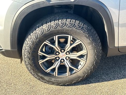 Used 2024 GMC Acadia AT4 w/ Luxury Package image 33