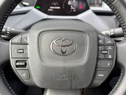 Used 2025 Toyota Prius LE FWD image 25
