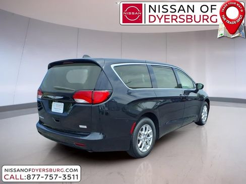Used 2023 Chrysler Voyager LX FWD image 3