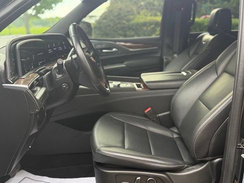 Used 2024 Cadillac Escalade ESV Luxury RWD image 10