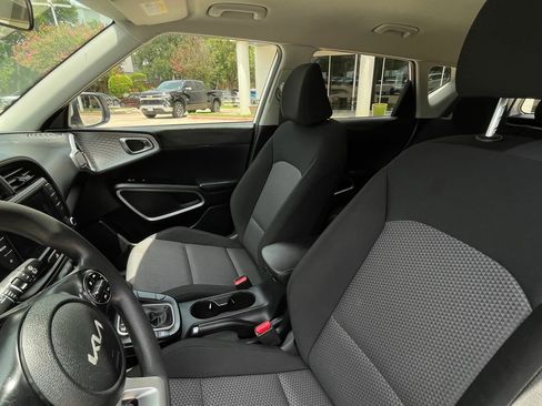 Used 2024 Kia Soul LX w/ Option Group 015 FWD image 19
