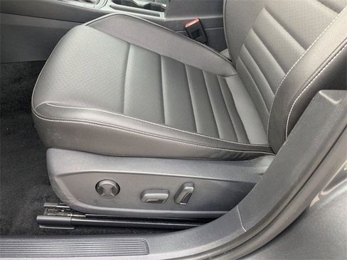 Used 2024 Volkswagen Jetta SE image 15