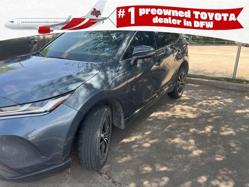 Used 2023 Toyota Venza LE image 1