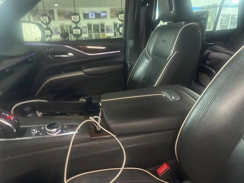 Used 2023 Cadillac Escalade Premium Luxury RWD image 16