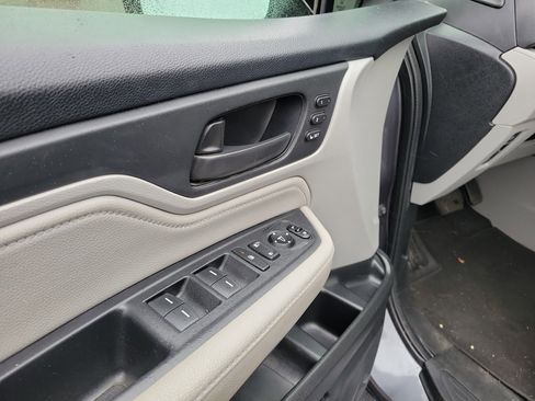 Used 2018 Honda Odyssey Touring image 18