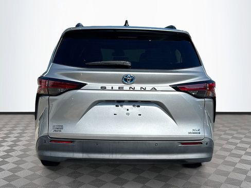 Used 2022 Toyota Sienna XLE AWD/4WD image 7