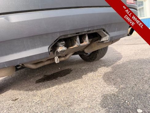 Used 2023 GMC Acadia SLE w/ Driver Convenience Package image 7