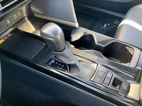 Used 2025 Toyota Camry SE image 19