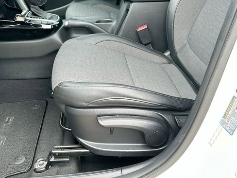 Used 2022 Kia Seltos S FWD image 19