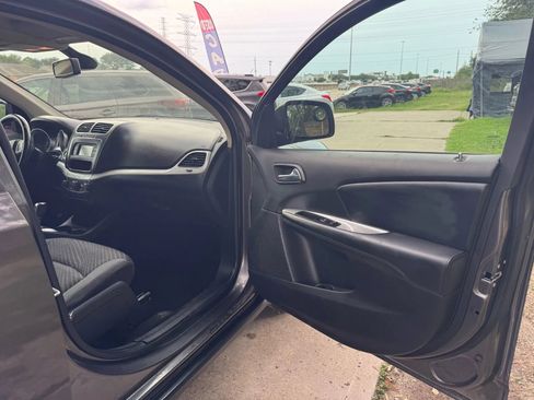 Used 2018 Dodge Journey SE w/ Popular Equipment Group FWD image 24