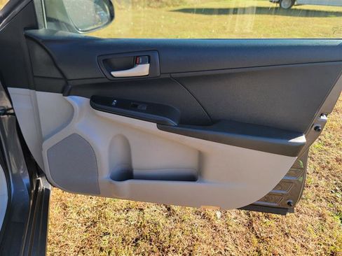 Used 2012 Toyota Camry LE image 23